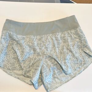 Athleta 3.5” Run Short, size medium
